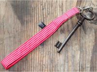 Schlüssel-Butler aus Stoff, rot/pink gestreift