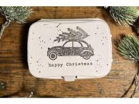 Mini Eierkarton weiss gefüllt, Auto mit Tannenbaum & "Happy Christmas"