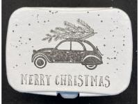 Mini Eierkarton weiss gefüllt, Auto mit Tannenbaum & „Merry Christmas"