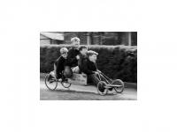 Postkarte Boys on a Go-Kart